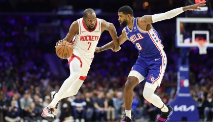 开云体育下载官网-乔治：裁判漏判干扰球太糟糕了  好在篮球之神帮我们拿下比赛