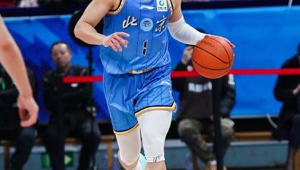 开云体育下载官网-陈盈骏：周琦在攻防两端的作用非常大 对手都不敢进去